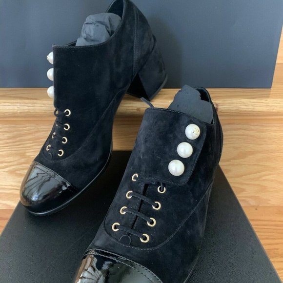 Chanel Interlocking CC Logo Suede Shoes Booties Lace Up With Pearl Buttons - Picture 6 of 8